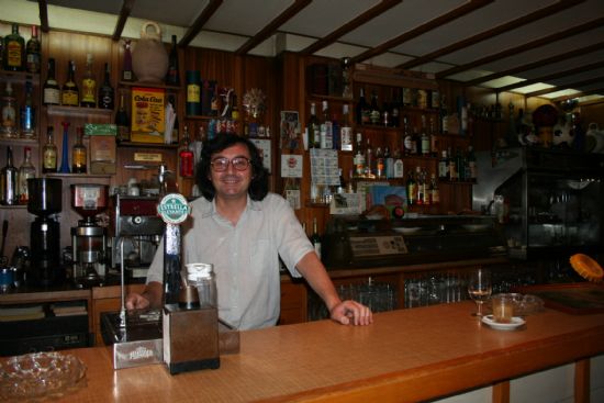 Juan Martnez Mula, del bar El Cairo, toda una vida haciendo del oficio de camarero un autntico arte, Foto 1