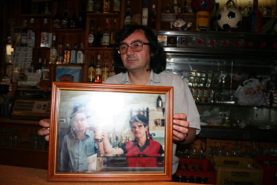 Juan Martnez Mula, del bar El Cairo, toda una vida haciendo del oficio de camarero un autntico arte, Foto 2