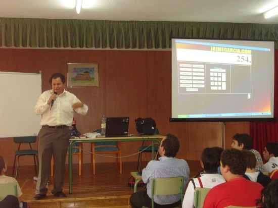 Los estudiantes del Prado Mayor se maravillaron con la habilidad de Jaime Garca, la calculadora humana, Foto 3