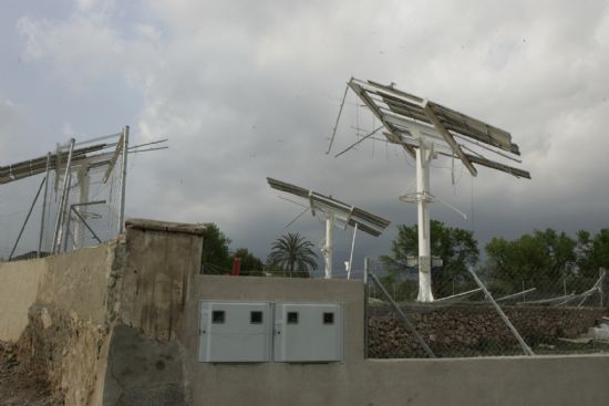 Los fuertes vientos de mediados de la semana pasada causaron daos en viviendas, arbolado y centros educativos, Foto 2