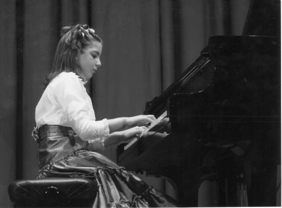 M de los ngeles Ayala Moreno obtiene el segundo premio en el Concurso Nacional de piano de El Ejido, Foto 1