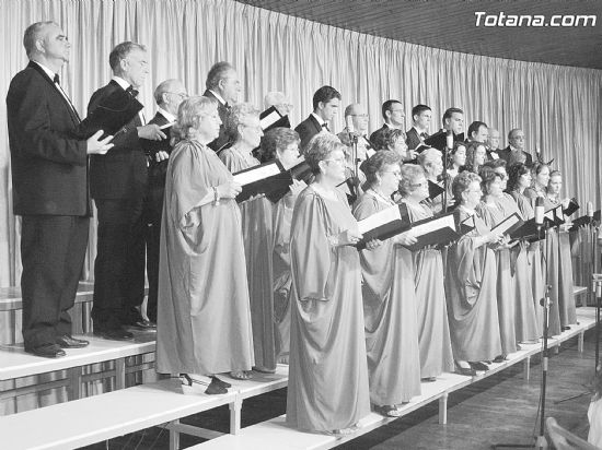 La Coral Santiago interpret magistralmente una antologa de la zarzuela con motivo de su veinticinco aniversario, Foto 1