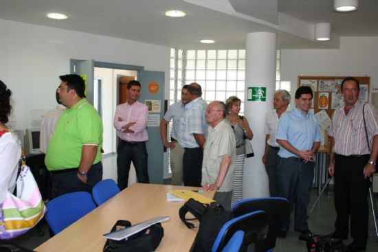 El consejero de Industria inaugura el nuevo Telecentro de la pedana del Paretn-Cantareros, Foto 2