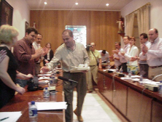 El Pleno del Ayuntamiento ofreció un homenaje a Juan José Cánovas, tras su renuncia como concejal, Foto 1