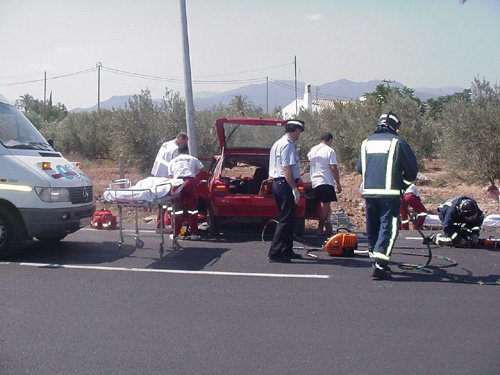 Dos ecuatorianos resultan heridos en un accidente de circulación en la antigua carretera N-340, Foto 2