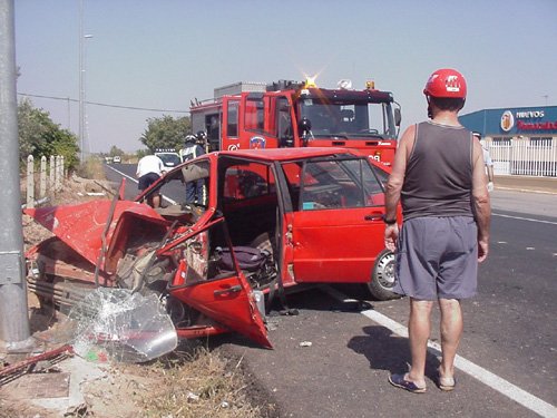 Dos ecuatorianos resultan heridos en un accidente de circulación en la antigua carretera N-340, Foto 1
