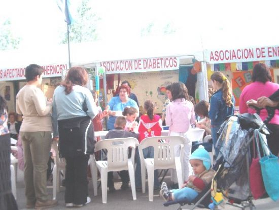 Una treintena de colectivos participaron en la Aldea de las Asociaciones de Totana, Foto 1