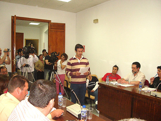 El Ayuntamiento decide desmantelar una antena de telefona mvil del barrio de San Francisco dando respuesta a peticiones vecinales , Foto 1