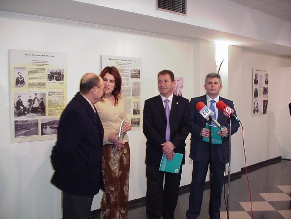 La sala de exposiciones Gregorio Cebrin acoge la muestra Parlamentarios por Murcia: dos siglos al servicio de una Regin, Foto 2