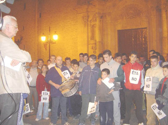 Los totaneros mostraron su solidartidad con las vctimas de los atentados de Madrid, Foto 1