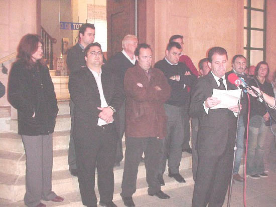 Los totaneros mostraron su solidartidad con las víctimas de los atentados de Madrid, Foto 2