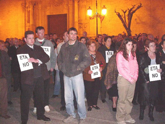 Los totaneros mostraron su solidartidad con las víctimas de los atentados de Madrid, Foto 3
