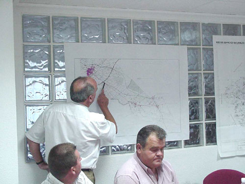 Representantes políticos y sindicales expresaron por unanimidad su apoyo a la salida de la nueva autovía por el Polígono Industrial «El Saladar», Foto 1