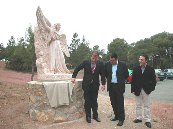 El Ayuntamiento rehabilita ocho esculturas del Va Crucis del paraje del Corazn de Jess, Foto 1