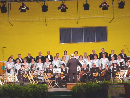 Numerosas personas asistieron al festival As canta Totana, Foto 4