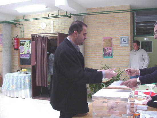 El PSOE de Totana celebra la victoria de su formación en las elecciones generales del pasado 14 de marzo, Foto 4