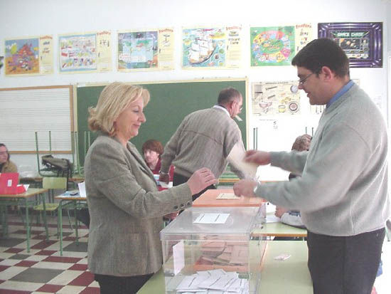 El PSOE de Totana celebra la victoria de su formación en las elecciones generales del pasado 14 de marzo, Foto 5