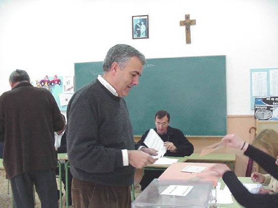 El PSOE de Totana celebra la victoria de su formación en las elecciones generales del pasado 14 de marzo, Foto 3