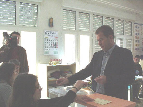 El PSOE de Totana celebra la victoria de su formación en las elecciones generales del pasado 14 de marzo, Foto 2