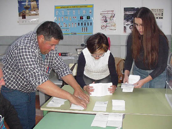 El PSOE de Totana celebra la victoria de su formación en las elecciones generales del pasado 14 de marzo, Foto 9