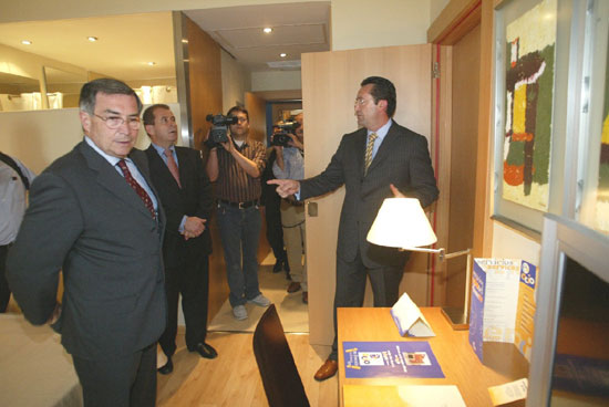 Numerosas personas asistieron a la inauguracin oficial del Hotel Executive Sport y el complejo Centro Es Ocio, Foto 1