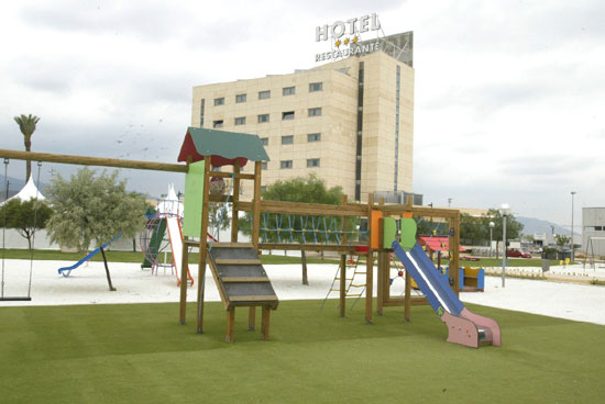 Numerosas personas asistieron a la inauguracin oficial del Hotel Executive Sport y el complejo Centro Es Ocio, Foto 2