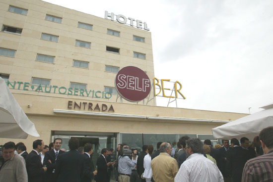 Numerosas personas asistieron a la inauguracin oficial del Hotel Executive Sport y el complejo Centro Es Ocio, Foto 3