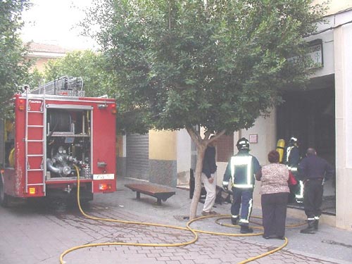 Un incendio causa daos materiales en unas dependencias municipales que albergan varias asociaciones, Foto 1