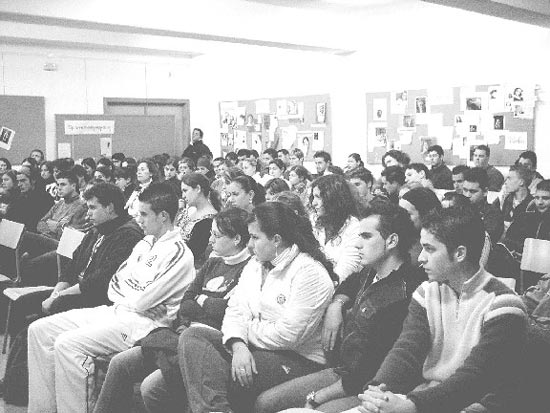 Interesante recital poético en el instituto Juan de la Cierva y Codorníu, Foto 1