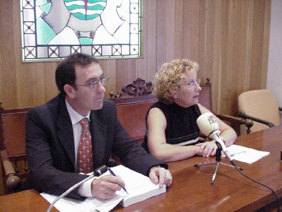Izquierda Unida considera insuficiente la dotacin econmica destinada a Totana en los presupuestos regional para 2004, Foto 1