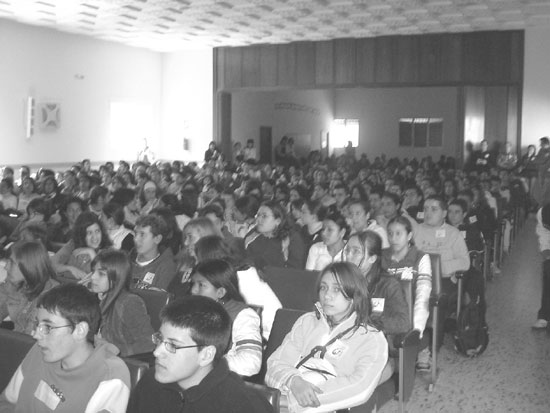 El colegio “La Milagrosa” acogió el pasado día 9 de abril un encuentro de jóvenes cristianos, Foto 2
