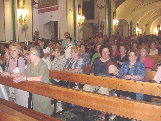 Una atpica procesin del Lunes de los Frailes por el interior de la Parroquia de las Tres Avemaras, Foto 2