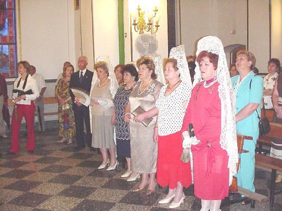Una atpica procesin del Lunes de los Frailes por el interior de la Parroquia de las Tres Avemaras, Foto 4