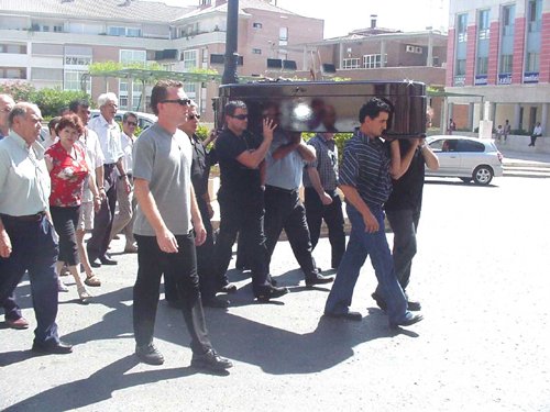 El hombre cuyo cadver fue hallado en el interior de un pozo de Sierra Espua el pasado 28 de abril, fue enterrado, Foto 1