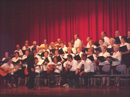 Tres coros totaneros pusieron lo mejor de sí sobre el escenario, Foto 1