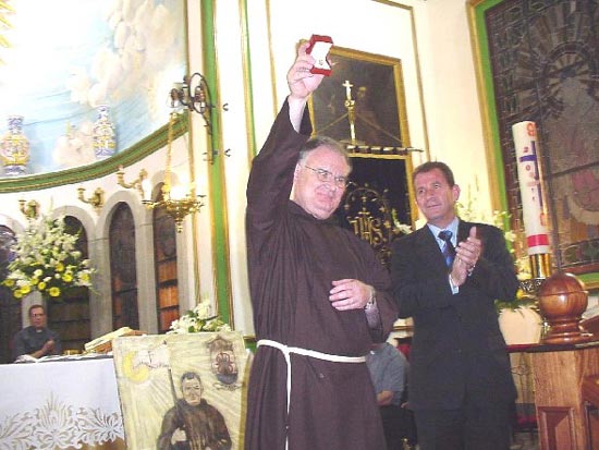 El padre Pedro Hernández Cañizares recibió el título de Hijo Adoptivo de la Ciudad de Totana, Foto 1