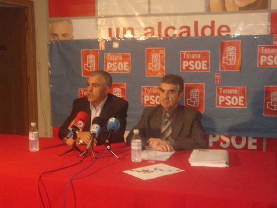El diputado socialista Raimundo Benzal analiz el primer ao de gobierno de Rodrguez Zapatero, Foto 1