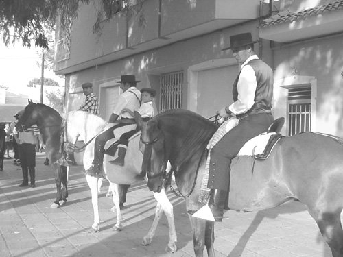 La Peña Rociera volvió a llenar de luz y color el Santuario de La Santa con su ya tradicional romería, Foto 2