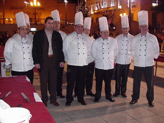 Un roscón de Reyes gigante llena la Balsa Vieja, Foto 1