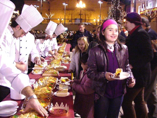 Un roscón de Reyes gigante llena la Balsa Vieja, Foto 2