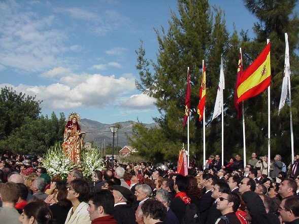 Santa Eulalia de Mrida bajo de su Santuario arropada por el calor de ms de 8.000 personas, Foto 8