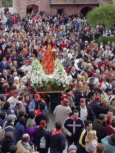 Santa Eulalia de Mrida regres a su ermita en medio del calor de miles de personas y del ambiente jubilar, Foto 4