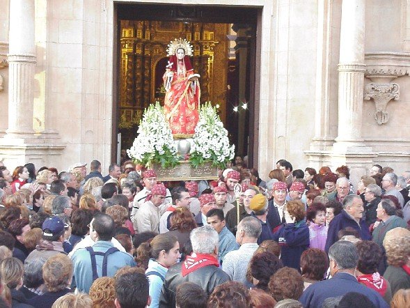 Santa Eulalia de Mrida regres a su ermita en medio del calor de miles de personas y del ambiente jubilar, Foto 1