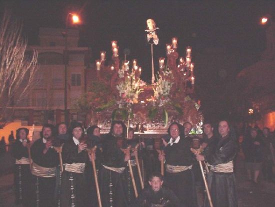 La lluvia oblig a suspender la procesin de Viernes Santo por la maana, aunque la del Santo Entierro s se celebr, Foto 7