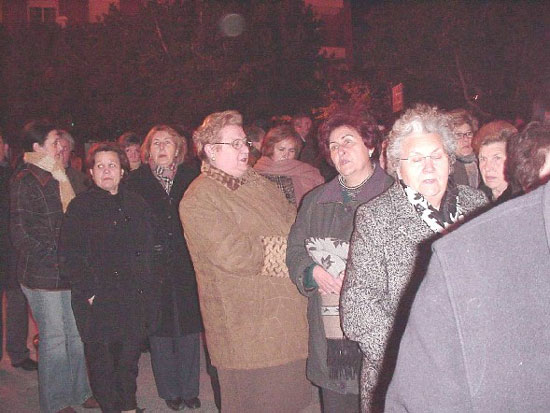 Numerosas personas participaron en el Va Crucis organizado por la Hermandad de Jess en el Calvario y Santa Cena, Foto 7