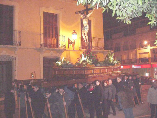 Numerosas personas participaron en el Va Crucis organizado por la Hermandad de Jess en el Calvario y Santa Cena, Foto 1